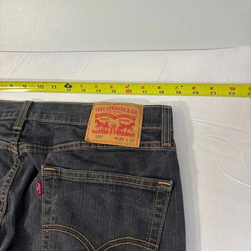 2000s baggy levi mens denim jeans dark washed
